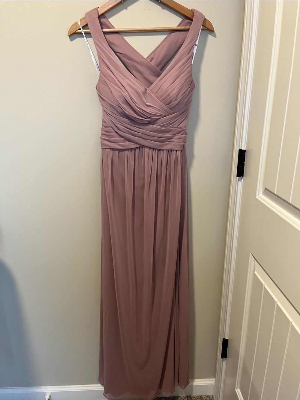 Sleeveless Mauve Chiffon V-Neck Evening Dress